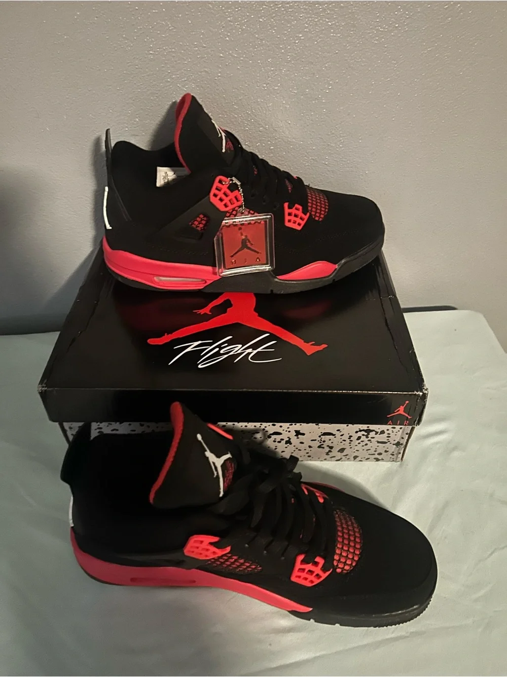 Jordan Men's Black and Red Retro Basketball Sneakers